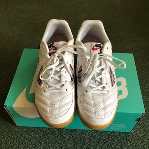 Nike SB X Supreme Gato size 8.5